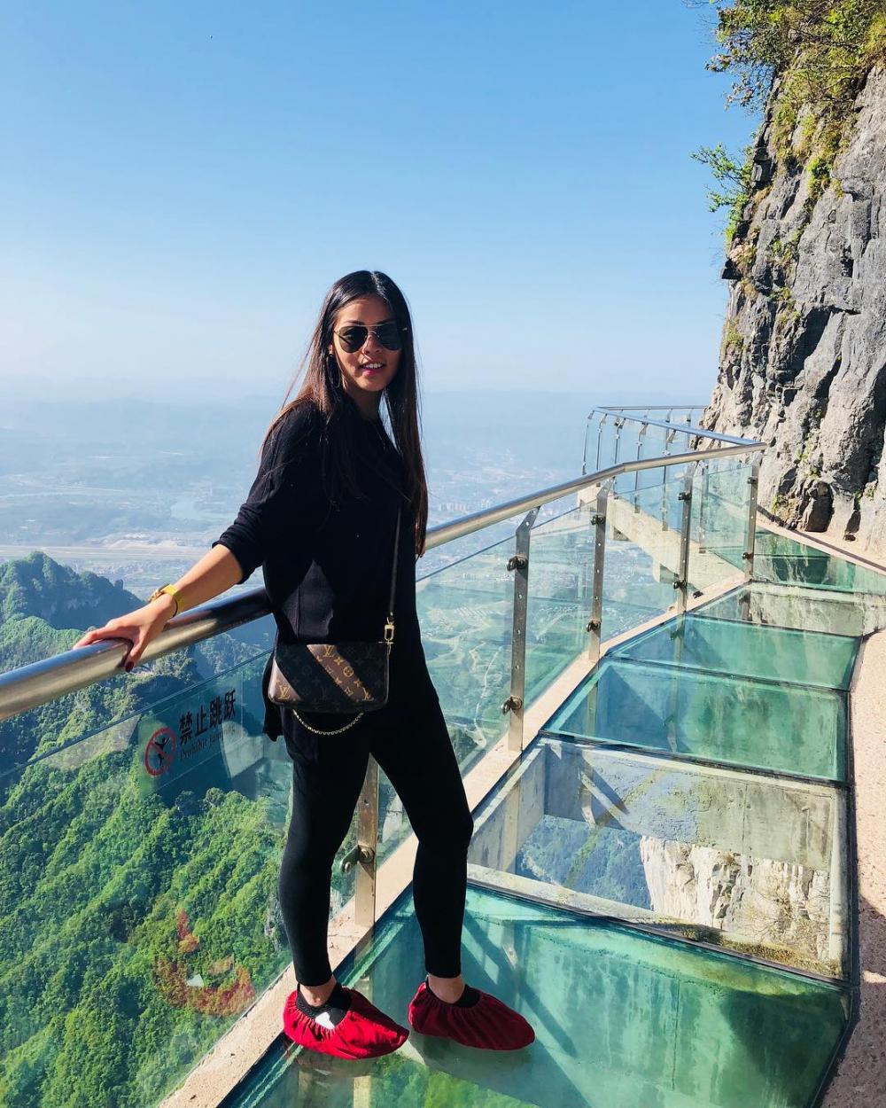 Glass Walkway 4 600 Feet Above Ground In Tianmen Mountain